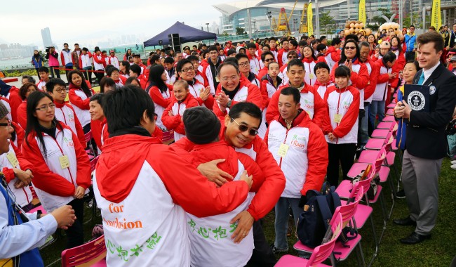 TWGHs invited 145 pairs of able and intellectually disabled persons to participate in the Guinness World Record Attempt – “HUG for Inclusion” Longest Hug Relay by simply “hugging” each other in order to further enhance awareness of social inclusion.