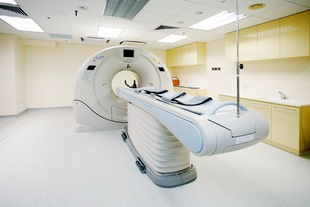 市民加入成为「杏林之友」，可选择资助东华三院属下五间医院及医疗单位引入先进的医疗设施。