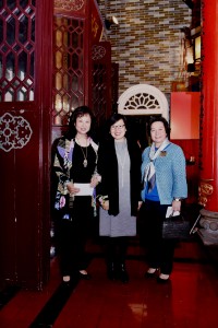 (右至左)东华三院主席何超蕸女士、民政事务局副局长许晓晖太平绅士及捐款人东华三院癸巳年主席陈婉珍博士, BBS出席「东华三院鸿珍堂」命名典礼。