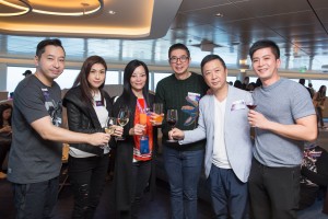 图六、图七及图八为东华三院星梦邮轮慈善之旅节目丰富，让参与善长欢渡了三日两夜的海上旅程。