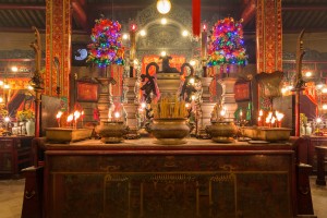 位于文武庙内殿的木神案造于清咸丰元年(1851年)，神案上放有鍚造的五供器，造于清光绪十九年(1893年)。