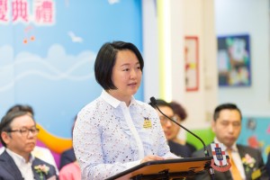 图一：东华三院副主席兼学务委员会主任委员文颖怡小姐于东华三院李黄庆祥纪念幼稚园30周年校庆典礼上致辞。
