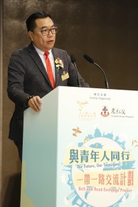 1.	东华三院主席兼名誉校监李鋈麟博士太平绅士致欢迎辞。