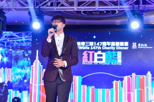 图六及七为表演嘉宾关淑怡小姐及吴业坤先生为大家献唱名多首流行歌曲，为现场观众带来精彩的表演。