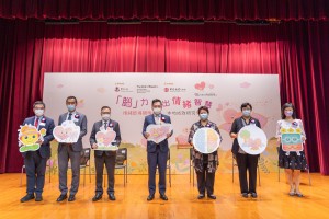图一：东华三院第二副主席韦浩文先生(左四)、东华三院行政总监苏祐安先生(左一)与出席嘉宾：中银香港机构业务部总经理孙德民先生(左三)、中银香港机构业务部政府及公营机构处助理总经理吴贤良先生(左二)、社会福利署助理署长(家庭及儿童福利)彭洁玲女士(右三)、中文大学医学院儿科学系儿童体智及行为发展科荣誉临床副教授陈凤英医生(右二)，及以及香港大学心理学系助理教授沈嘉敏博士(右一)一同合照。