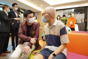 图一 ︰谭镇国主席表示东华三院与市民同舟共济。