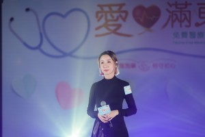 图五至图九为「爱心之星」许廷铿先生、「爱心大使」COLLAR、泳儿小姐、冯允谦先生及赵祥诚先生以视像形式倾力献唱，以歌传爱，呼吁嘉宾踊跃支持计划。