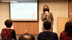 东华三院社会服务科部门高级经理(安老服务)伍芷君女士分享会上致欢迎辞。