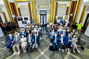 图3： 典礼嘉宾及各得奖者大合照留念。