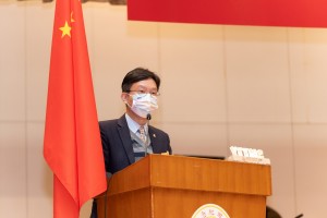 图六、东华三院邱子田纪念中学叶伟仪校长致谢辞。