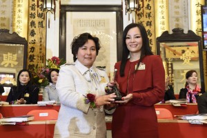 Ms. Maisy HO (left), Chairman of Tung Wah Group of Hospitals (2015/2016), handing over the title deeds and seals to Mrs. Katherine MA (right), Chairman of Tung Wah Group of Hospitals (2016/2017).
