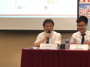 郭匡义律师（左）于发布会上，分享订立遗嘱和持久授权书的作用及法律程序，让公众人士认识相关的法律知识。