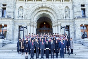 Mr. Vinci WONG (front row, left 4), the Chairman cum Honorary Supervisor of TWGHs, led the Student Ambassadors to pay a visit to the Hon. Teresa WAT (front row, left 5) and delve into the legislative system of Victoria, as well as the challenges and opportunities faced by Hongkongers amid the development of Vancouver.