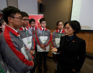 TWGHs Student Ambassadors paid a visit to the Consulate-General of the People’s Republic of China in Vancouver and met with Ms. TONG Xiaoling, Consul General of the Consulate-General of the People’s Republic of China in Vancouver.