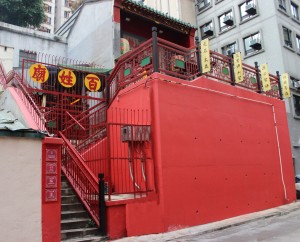 图一及图二为获古物咨询委员会确认提升至一级历史建筑的东华三院广福祠。