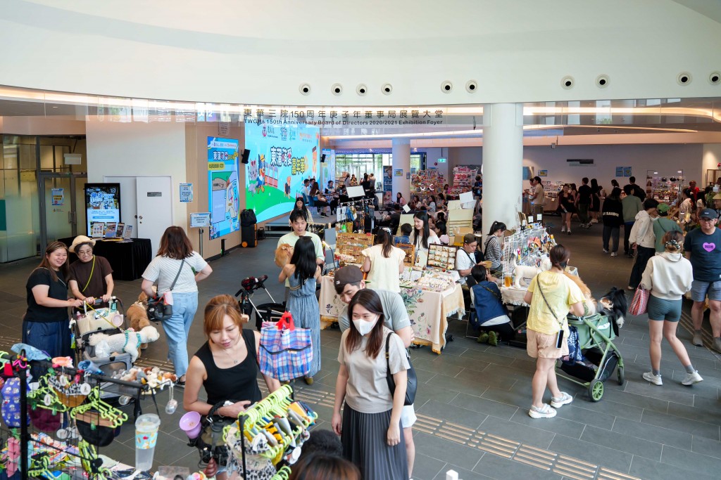 图三为嘉年华有超过50个创意摊档参与文创市集，涵盖手工艺品、宠物用品等多元化商品，展现本地青年创意。