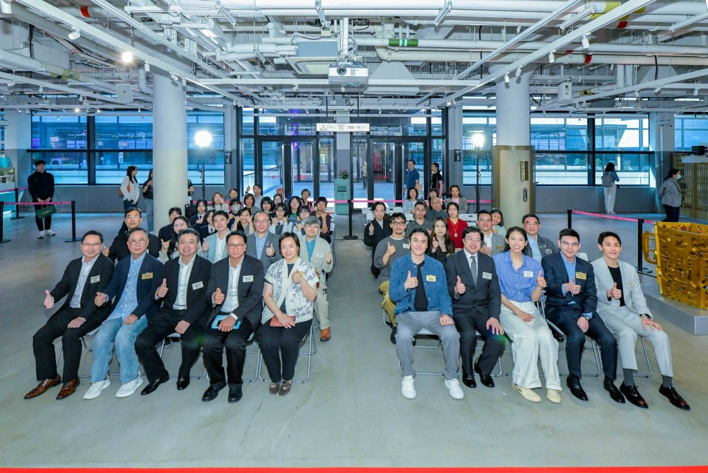 图一为典礼嘉宾及一众得奖者大合照留念。