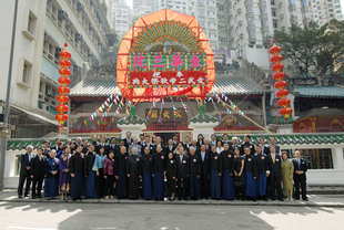 Board Members of Tung Wah Group of Hospitals and guests gathered for a group photo in front of Man Mo Temple.