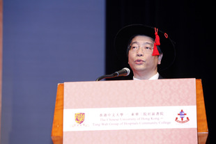 中大东华社区书院署理校长黄景波博士宣读校务报告。
