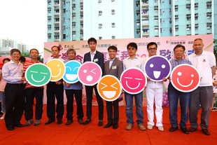 东华三院天秀墟首次举办「有营食品嘉年华2013」，由副主席李鋈麟太平坤士(右三)与其它主礼嘉宾主持启动礼。