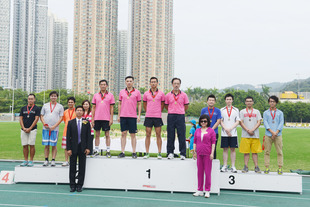 为东华三院董事局成员参与4 X 100米嘉宾接力决赛的赛事，并勇夺冠军。