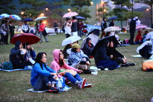 东华三院《爱不同艺游@添马公园》活动于十二月十四日举行，由早到晚的跨媒体艺墟吸引了不少艺术爱好者支持，一同感受这个不一样的艺术世界。