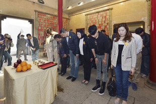 董事局成员到访广福义祠、文武庙、善德宫及列圣宫，并进行参拜。