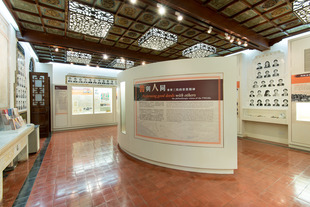 东华三院文物馆的两个展览室。