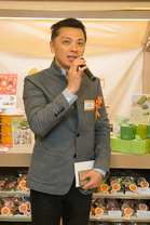 东华三院第五副主席陈祖恒先生感谢社会各界对iBakery的支持，同时亦赞赏iBakery无论在产品及服务的质素实在能够媲美其它专业的饼店。