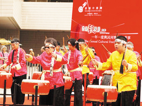 鼓跃飞鹰队于活力鼓令二十四式2010比赛中表演曲目「壮志豪情」。