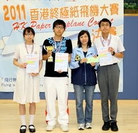 东华三院伍若瑜夫人纪念中学勇夺「2011香港终极纸飞机大赛」高中组冠军。