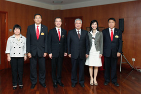 张佐华主席(左三)及董事局四位副主席与国家民政部李立国部长(右三)合照。