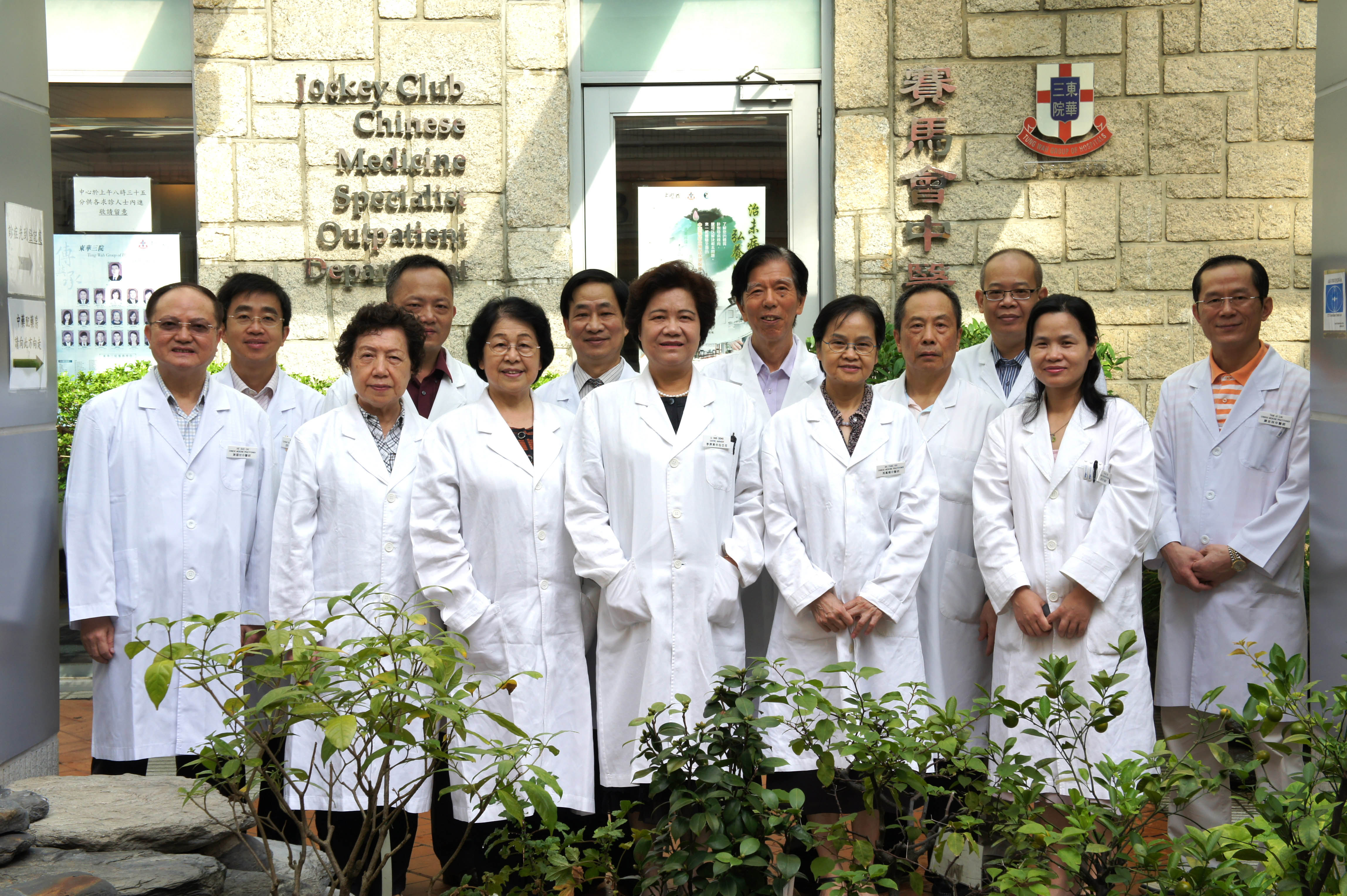 广华医院中医药科研中心的中医顾问团队经验丰富，提供专业的中医药专科、针灸和推拿服务。