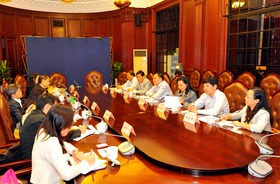 本院代表团与上海市民政局商讨如何合作支援内地社工发展。