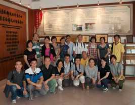 考察团拜访江门五邑大学广东侨乡文化研究中心后与刘进教授（后排左二）合照。