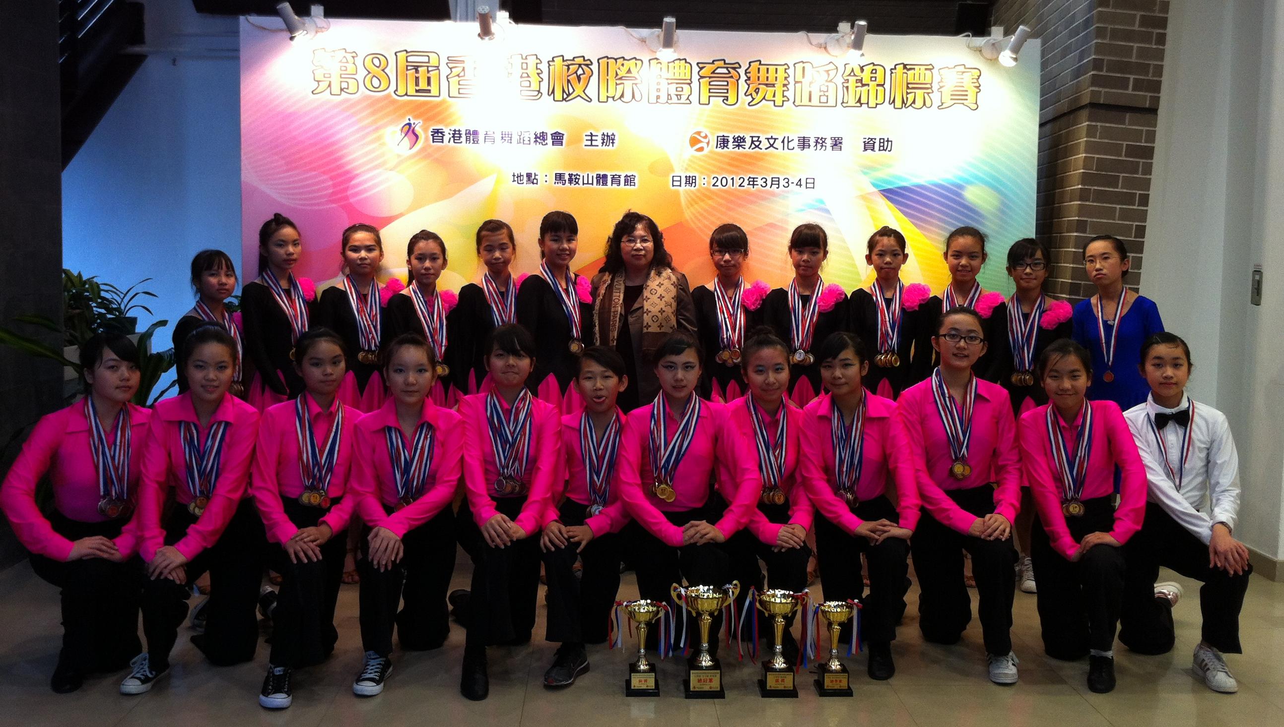 东华三院吴祥川纪念中学拉丁舞队成立仅仅一年多已获奖无数。