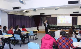 群芳启智学校梁永鸿校长于业界发布会为参加者介绍计划理念。