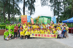 陈婉珍主席、何超蕸副主席、王贤志总理、区宇凡总理及吴志荣执行总监与本院龙舟队一同为佳绩欢呼喝采!