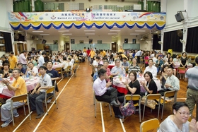 校友会告别旧校舍聚餐