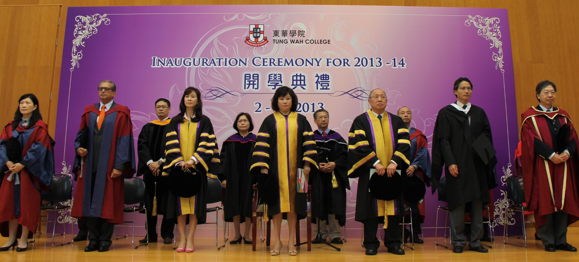 东华学院举行2013/14学年开学典礼，欢迎八百名新生加入东华学院大家庭。