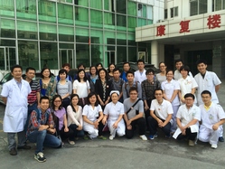 社服科职业治疗师与南澳人民医院复康科同工合照。