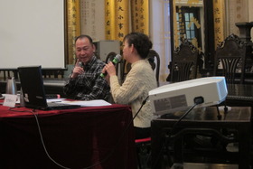 两位讲者与参观的市民分享本院及香港早期的历史发展。
