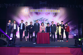 癸巳年主席陈婉珍博士（右六）与董事局成员一同主持启动仪式。