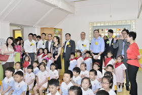 董事局成员巡视东华三院徐展堂幼稚园，参观绘本教学活动、音乐艺术活动及英语活动。