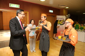 大会特别安排了东华三院多间社企到场，包括爱烘焙餐厅、煮餸易CookEasy、映志高及巧手作，为午宴提供餐宴、摄影及纪念品制作等服务。