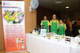 大会特别安排了东华三院多间社企到场，包括爱烘焙餐厅、煮餸易CookEasy、映志高及巧手作，为午宴提供餐宴、摄影及纪念品制作等服务。