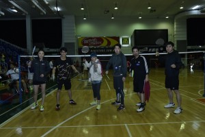 电影《全力扣杀》代表，包括何超仪小姐(左三)、郭伟亮先生(左五)，组队参加是次比赛。
