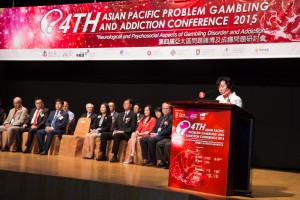 东华三院主席何超蕸小姐于「第四届亚太区问题赌博及成瘾问题研讨会2015」开幕礼上致辞。