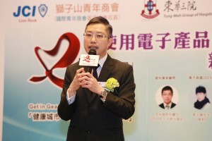 香港眼科学会会长梁裕龙医生分享「护眼五式」锦囊，教导市民如何保护眼睛。