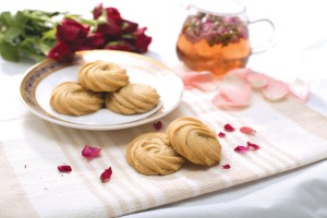 为配合母亲节，东华三院社企iBakery特别推出期间限定的玫瑰花曲奇。
